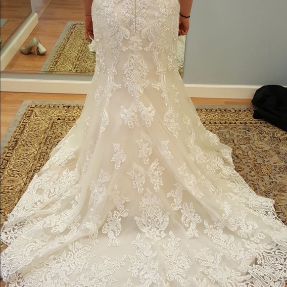New Maggie Sottero wedding discontinued style - Picture 4 of 8
